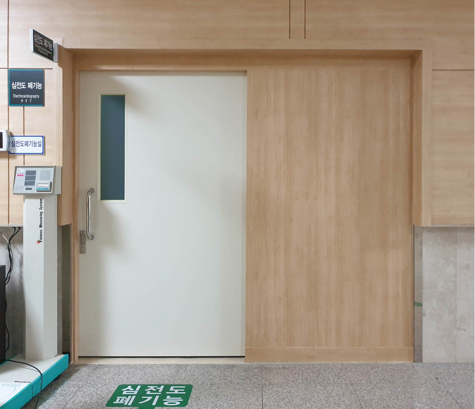 병원 및 학교 전용 반자동문 시공 이미지 4